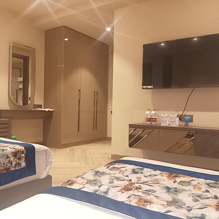 Hotel Cullinan By Qotel Janakpuri Делхи Екстериор снимка