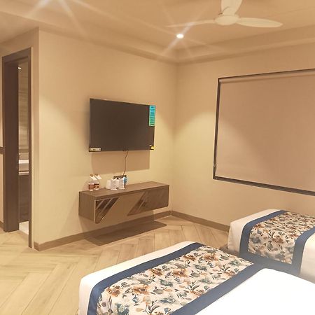 Hotel Cullinan By Qotel Janakpuri Делхи Екстериор снимка