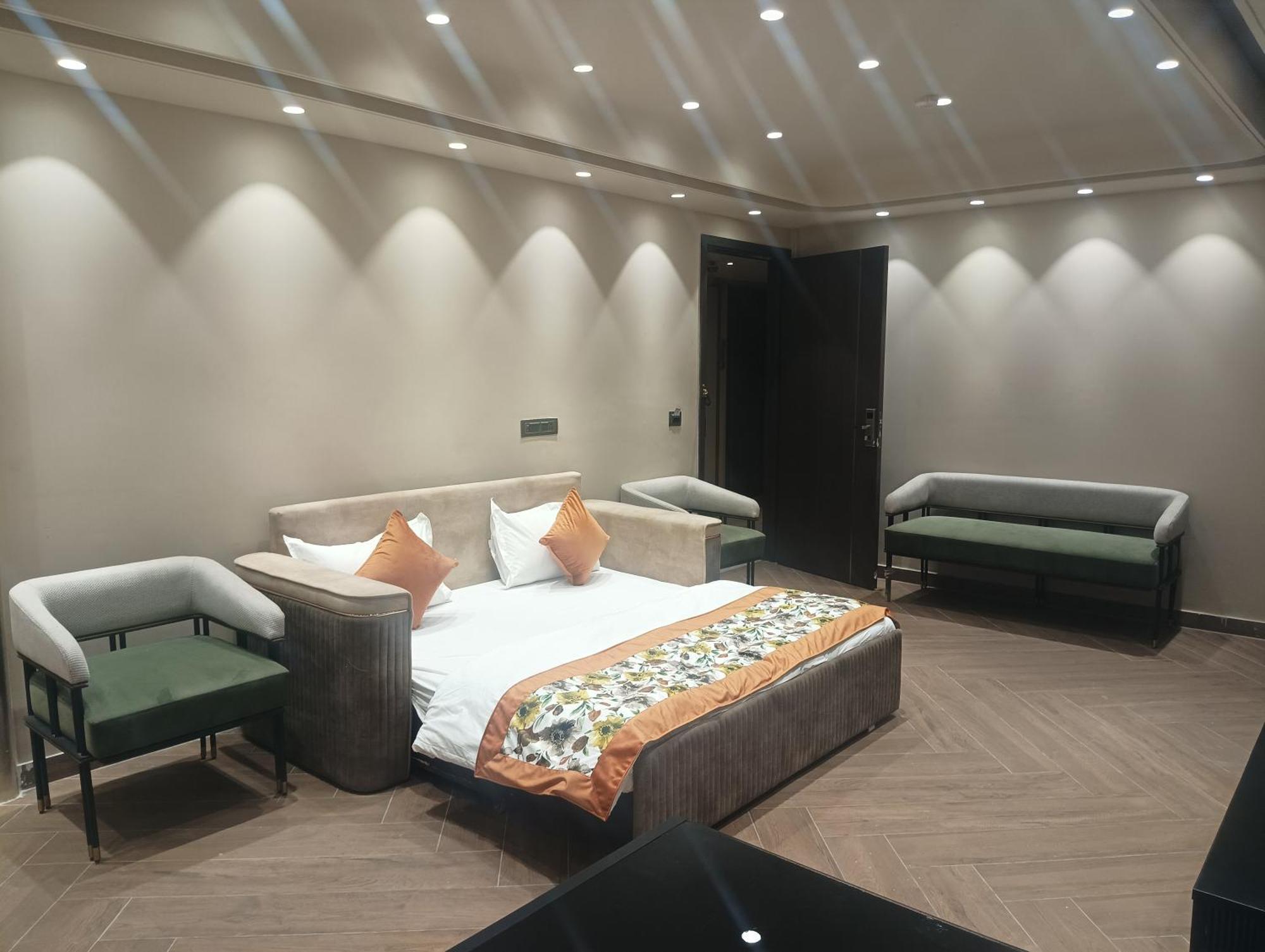 Hotel Cullinan By Qotel Janakpuri Делхи Екстериор снимка