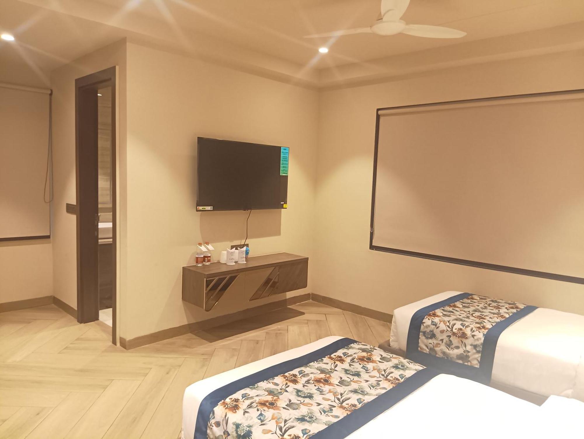 Hotel Cullinan By Qotel Janakpuri Делхи Екстериор снимка