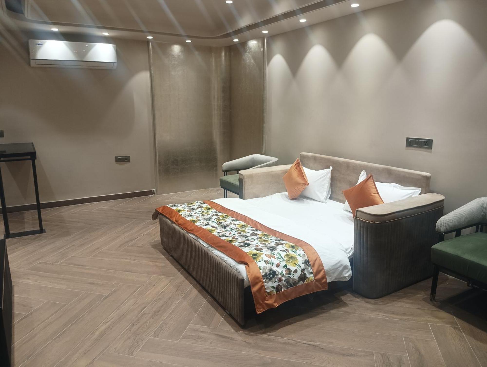 Hotel Cullinan By Qotel Janakpuri Делхи Екстериор снимка