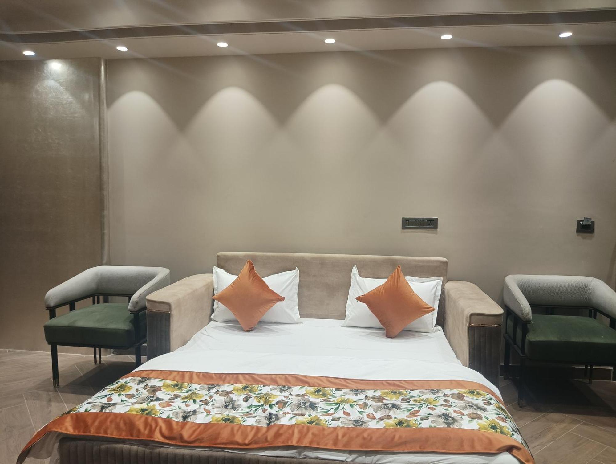 Hotel Cullinan By Qotel Janakpuri Делхи Екстериор снимка