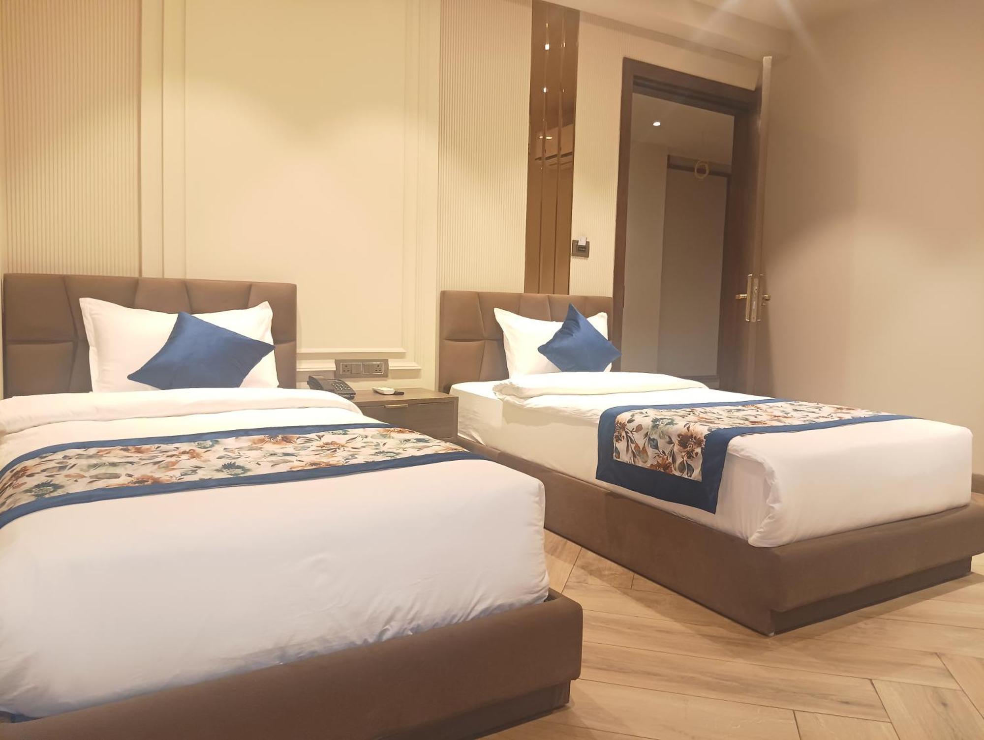 Hotel Cullinan By Qotel Janakpuri Делхи Екстериор снимка