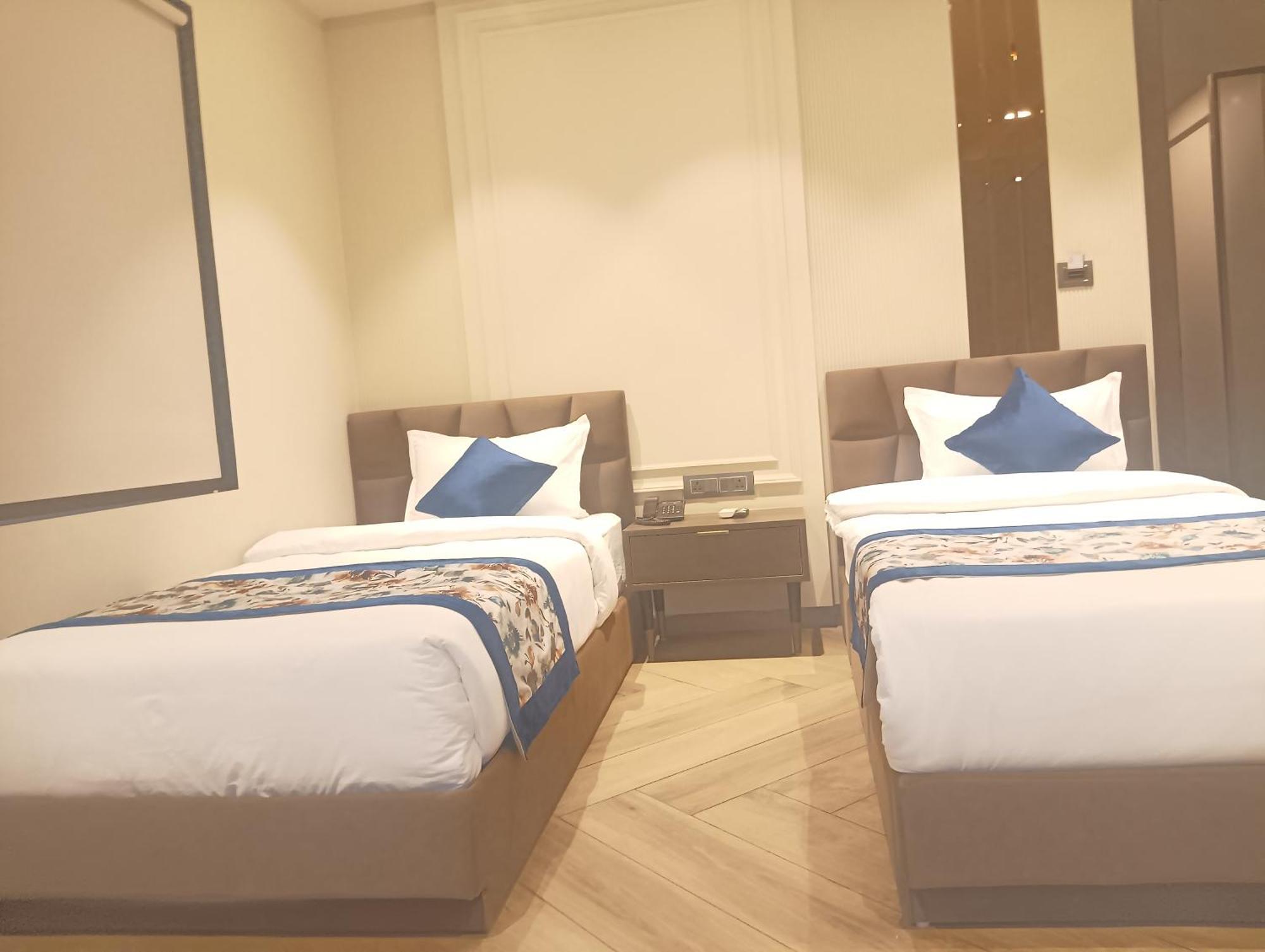 Hotel Cullinan By Qotel Janakpuri Делхи Екстериор снимка