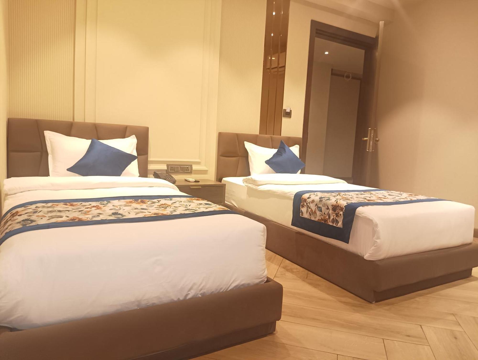 Hotel Cullinan By Qotel Janakpuri Делхи Екстериор снимка