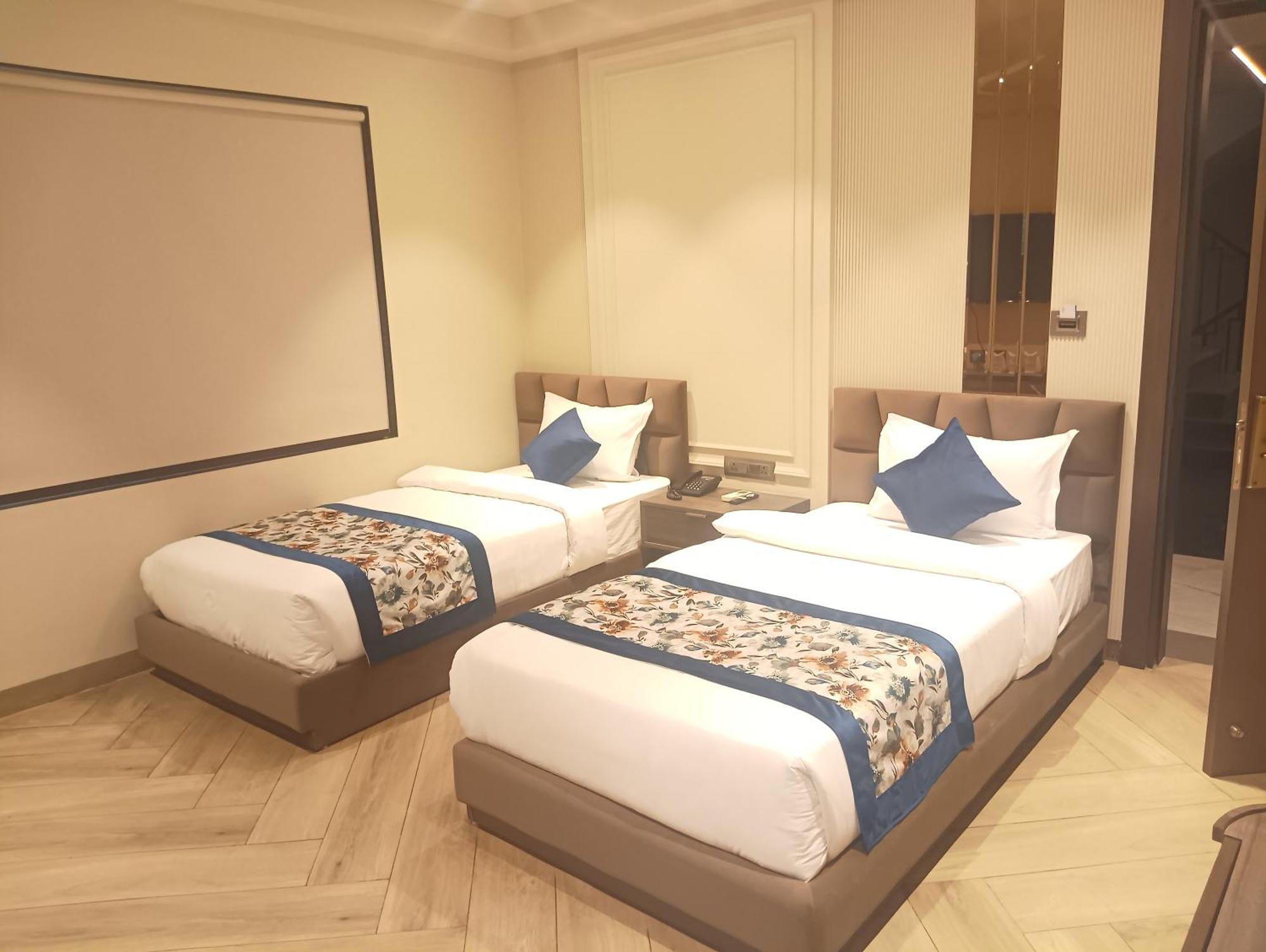 Hotel Cullinan By Qotel Janakpuri Делхи Екстериор снимка