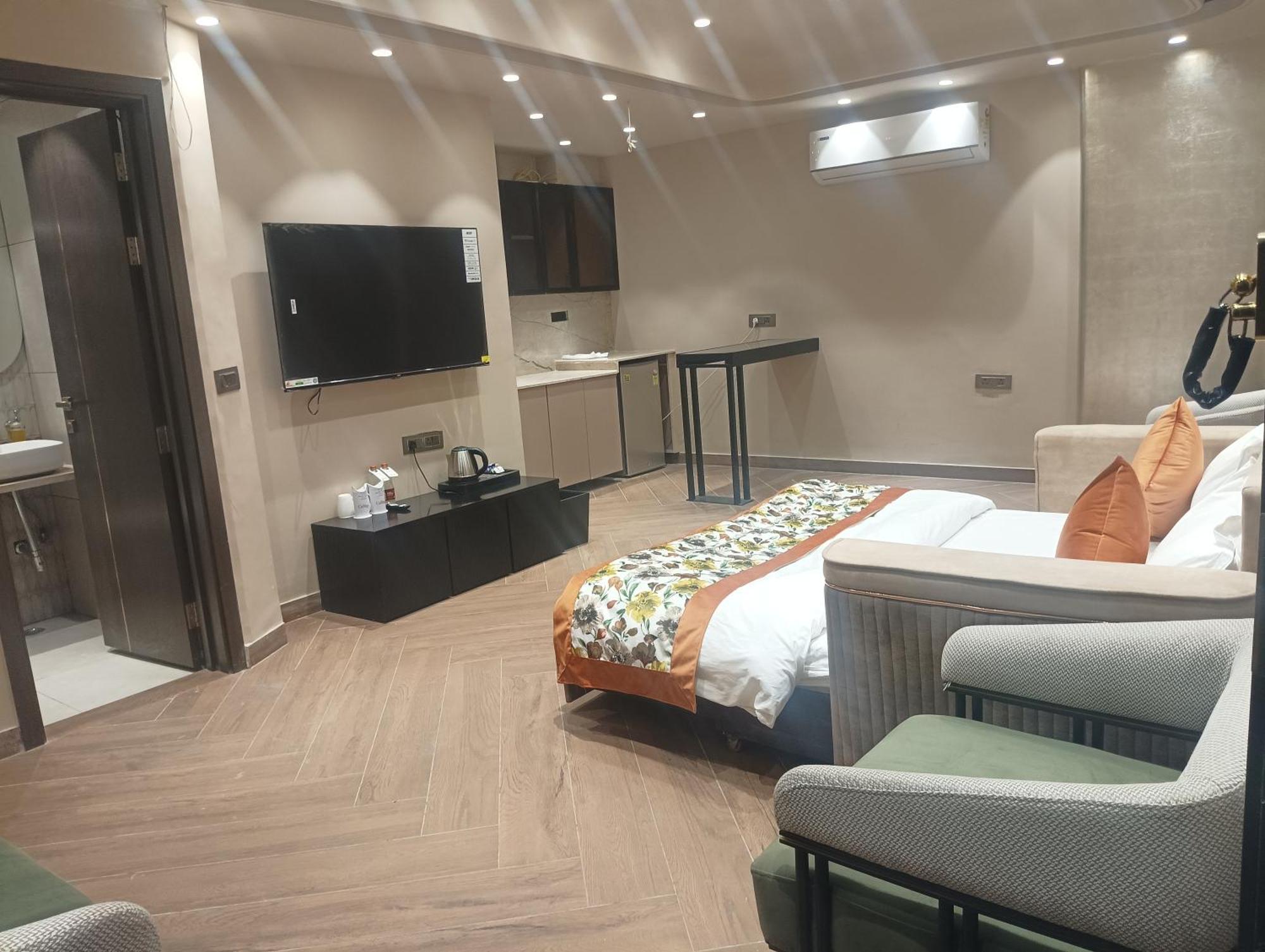 Hotel Cullinan By Qotel Janakpuri Делхи Екстериор снимка