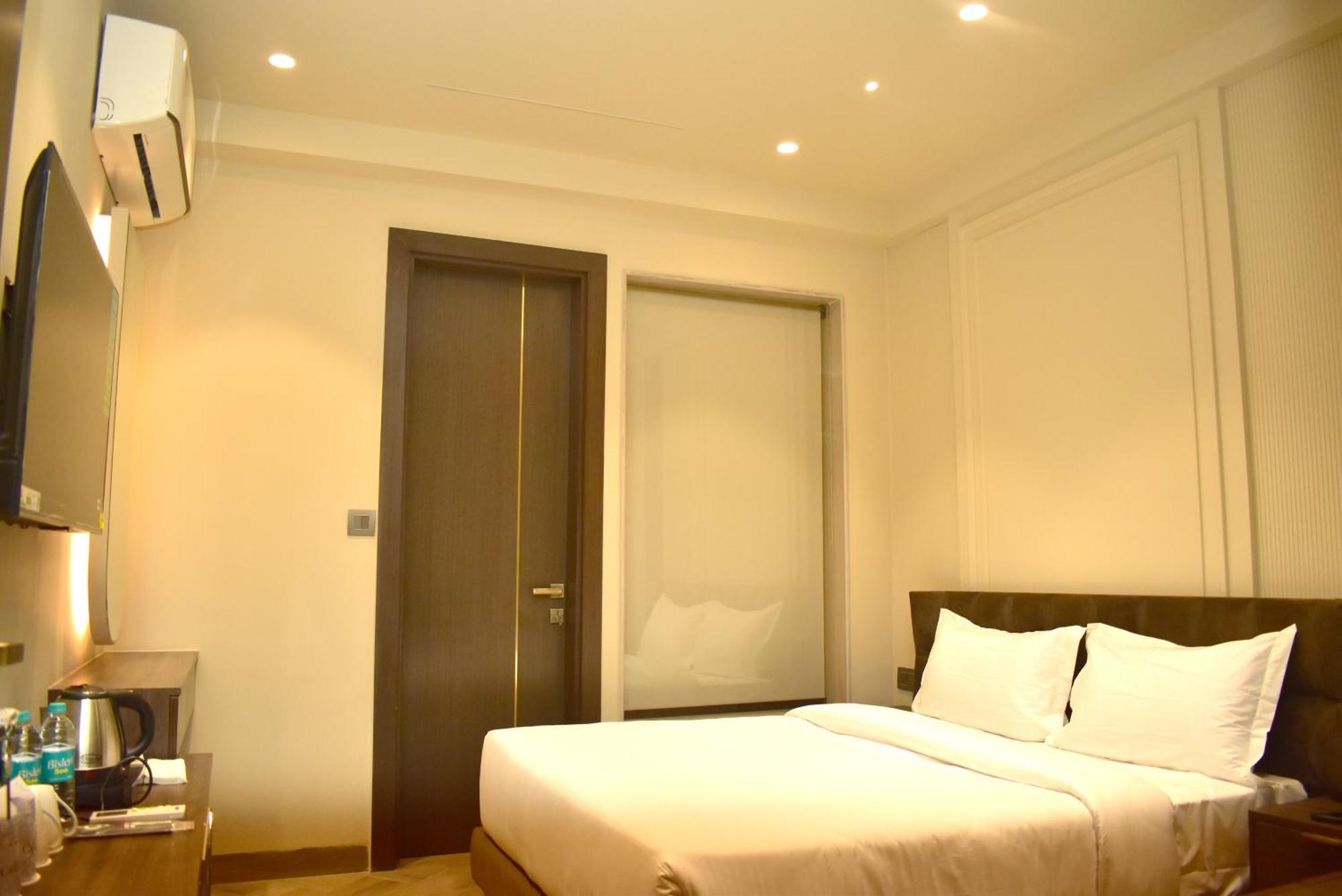 Hotel Cullinan By Qotel Janakpuri Делхи Екстериор снимка
