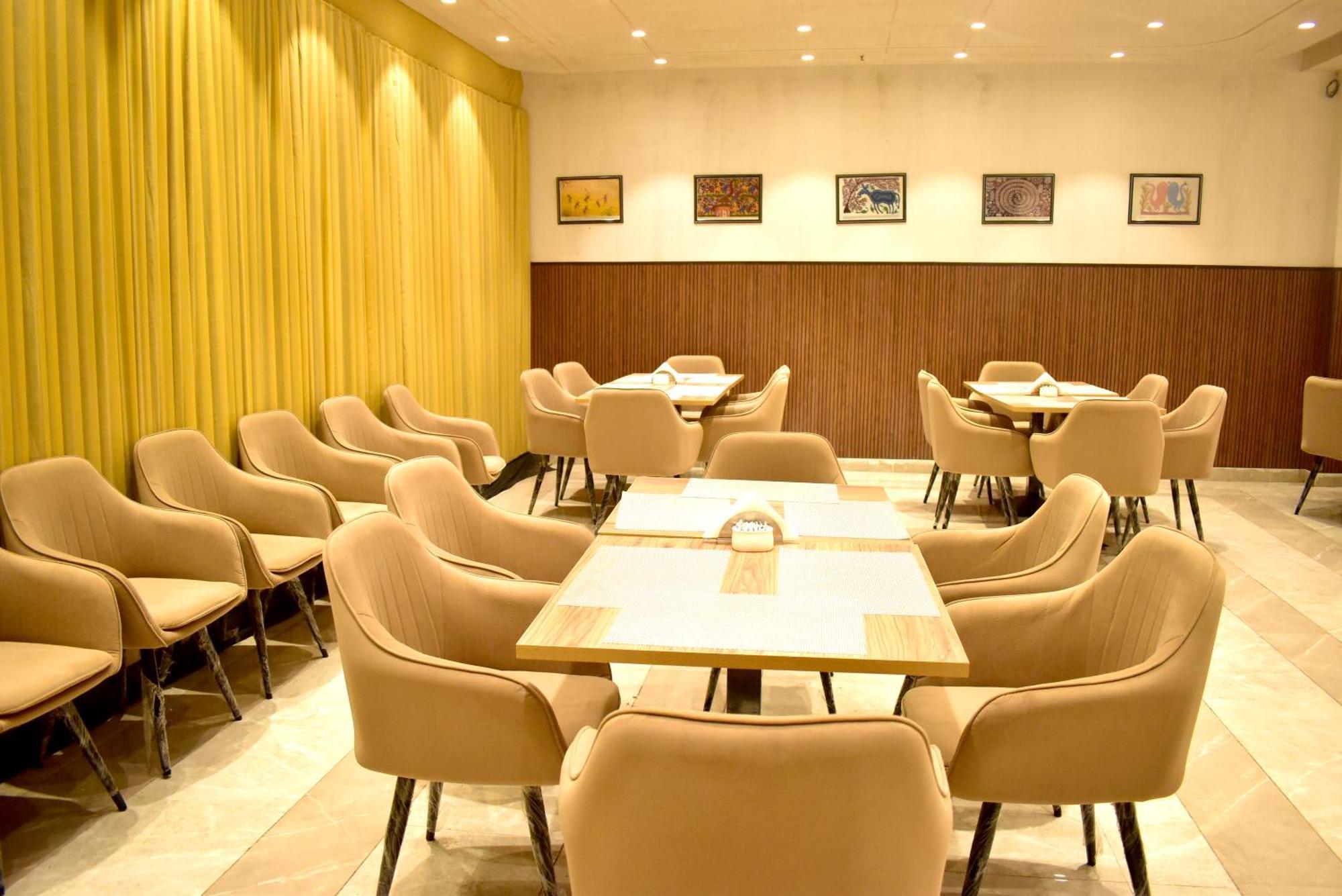 Hotel Cullinan By Qotel Janakpuri Делхи Екстериор снимка