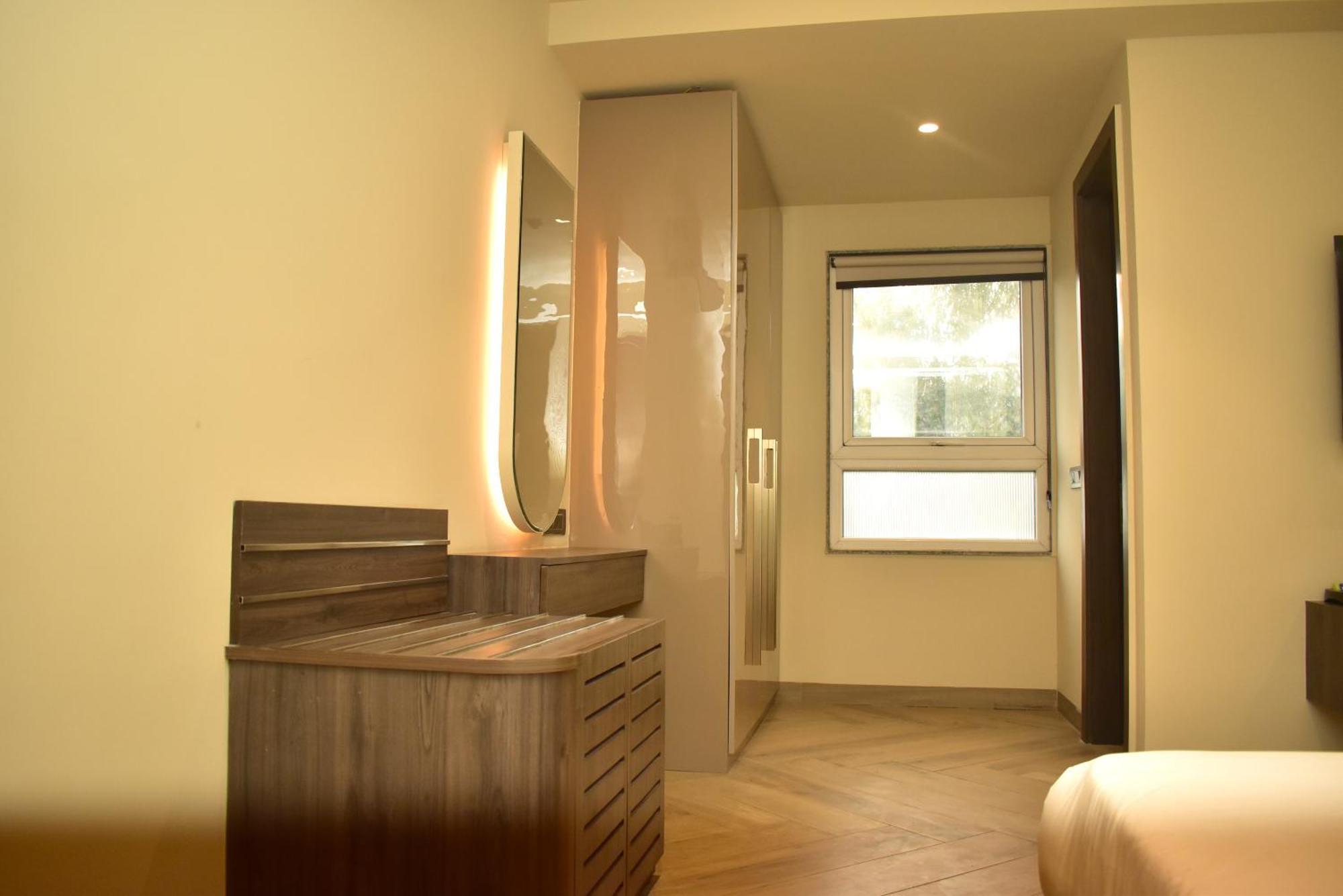 Hotel Cullinan By Qotel Janakpuri Делхи Екстериор снимка