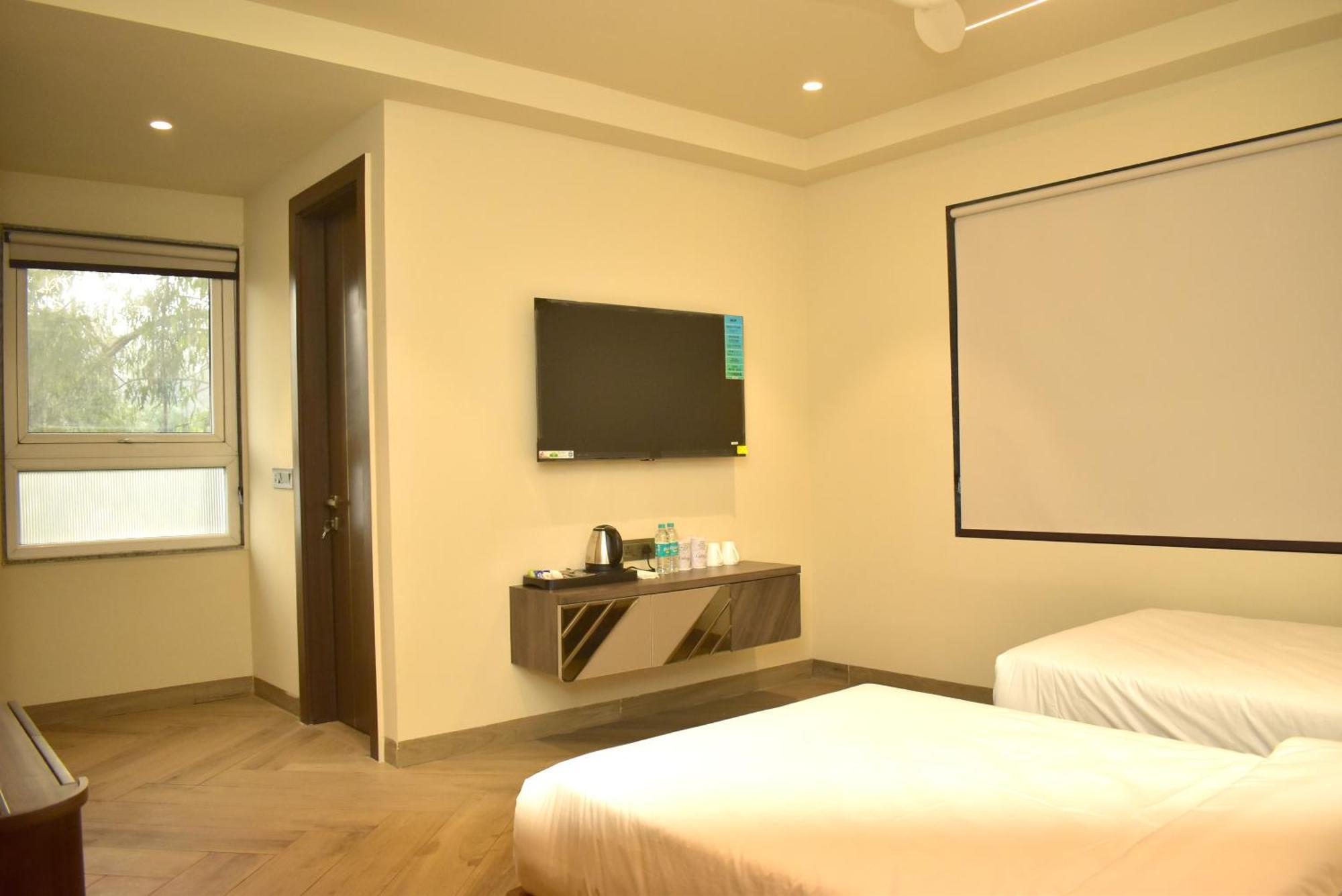 Hotel Cullinan By Qotel Janakpuri Делхи Екстериор снимка