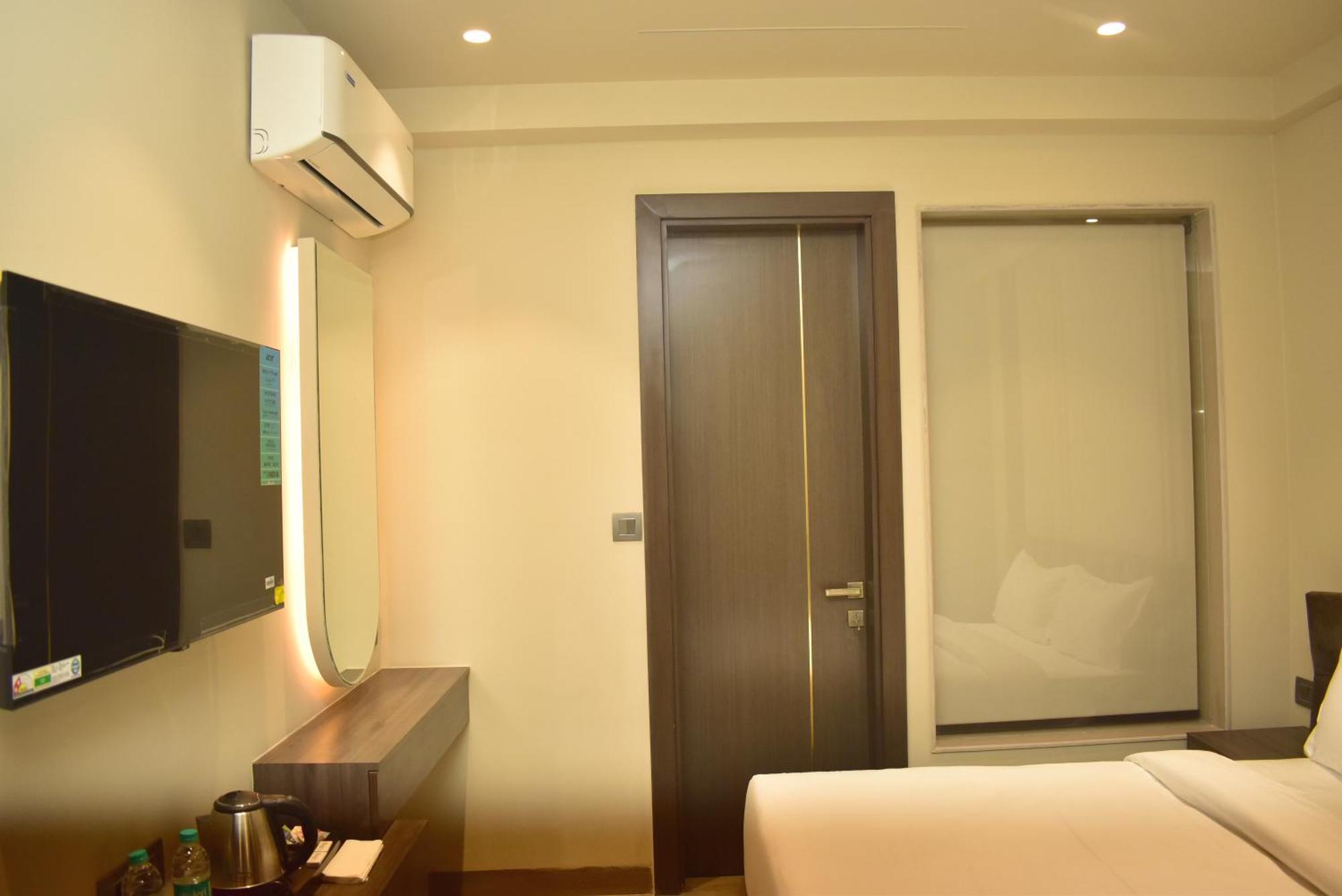 Hotel Cullinan By Qotel Janakpuri Делхи Екстериор снимка