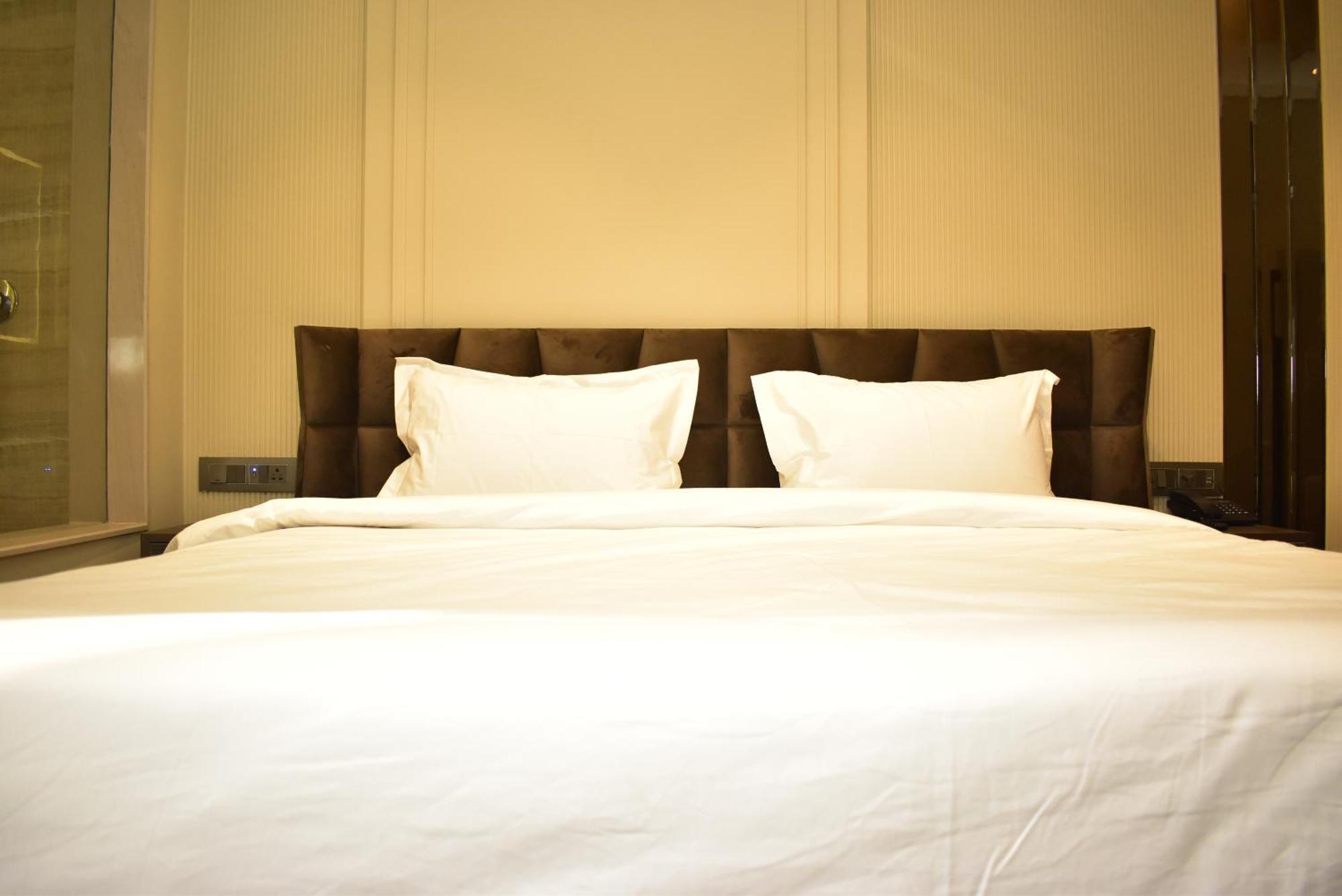 Hotel Cullinan By Qotel Janakpuri Делхи Екстериор снимка