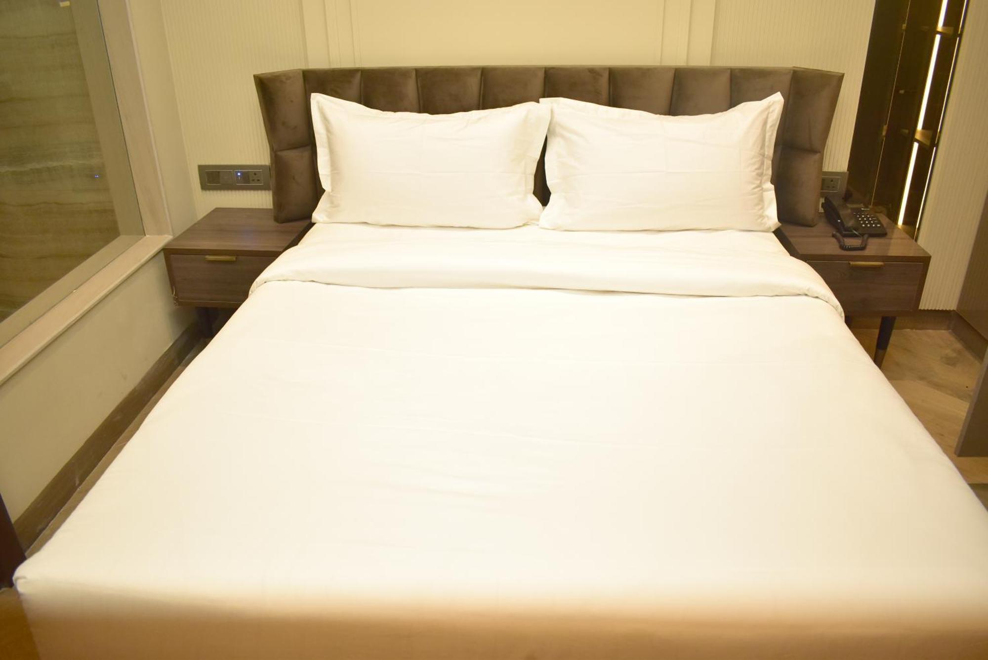 Hotel Cullinan By Qotel Janakpuri Делхи Екстериор снимка