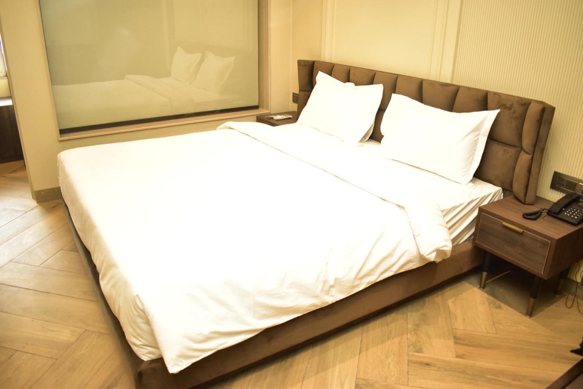 Hotel Cullinan By Qotel Janakpuri Делхи Екстериор снимка